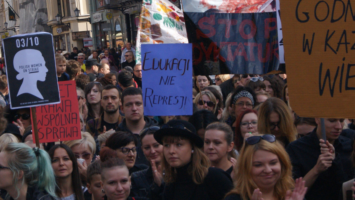 Kilka organizacji związanych z obroną praw kobiet zapowiedziało protest pod siedzibą Radia Maryja w Toruniu. 3 maja o godz. 13 chcą wyrazić swój sprzeciw wobec zabierania głosu przez ojca Tadeusza Rydzyka i innych duchownych w kwestiach dotyczących seksualności, macierzyństwa i kobiecości.
