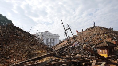 Nepal: setki ludzi uciekają z Katmandu z obawy przed wstrząsami