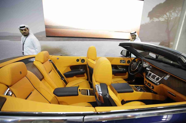 Dubai International Motor Show: Rolls Royce Dawn EPA/ALI HAIDER Dostawca: PAP/EPA.
