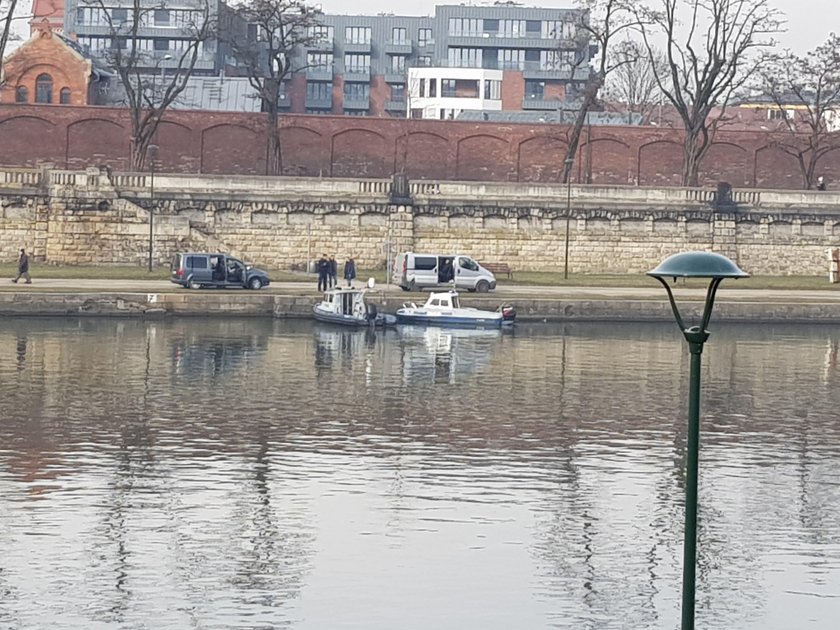 Kraków. Makabryczne znalezisko w Wiśle. Wyłowiono ciało mężczyzny