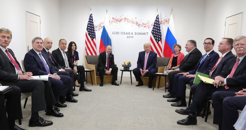 Vladimir Putin i Donald Tramp u Osaki 2019.