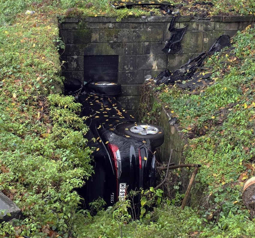 Slika 7: Ovako je na kraju u kanalu zatečen automobil sa telima Ane i Aleksandra