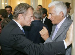 Tusk gotów założyć się o Buzka