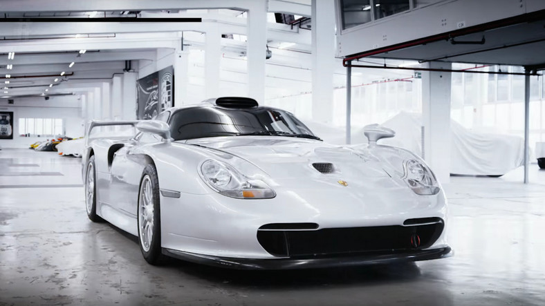 3. 911 GT1 