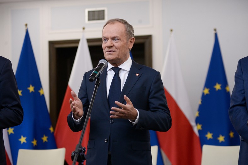 Warszawa, 10.11.2023. Przewodniczący Platformy Obywatelskiej Donald Tusk podczas uroczystości parafowania umowy koalicyjnej w Senacie w Warszawie, 10 bm. (amb) PAP/Marcin Obara