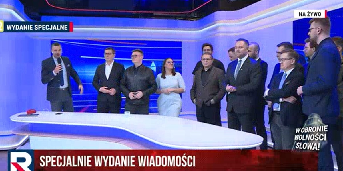 Tak wyglądało na antenie TV Republika specjalne wydanie zablokowanych przez nowe władze TVP "Wiadomości"