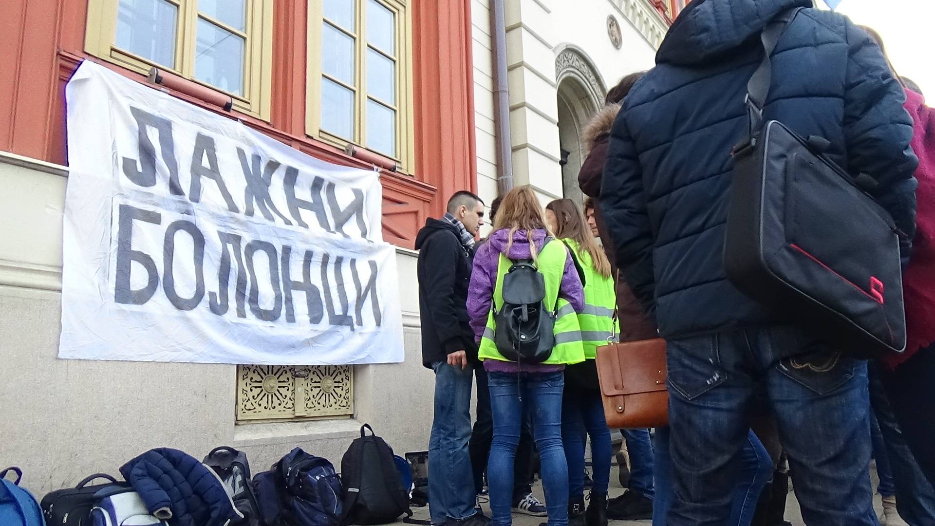 Protest prvih bolonjaca: Univerzitet ne sluša ministarstvo jer hoće naše pare