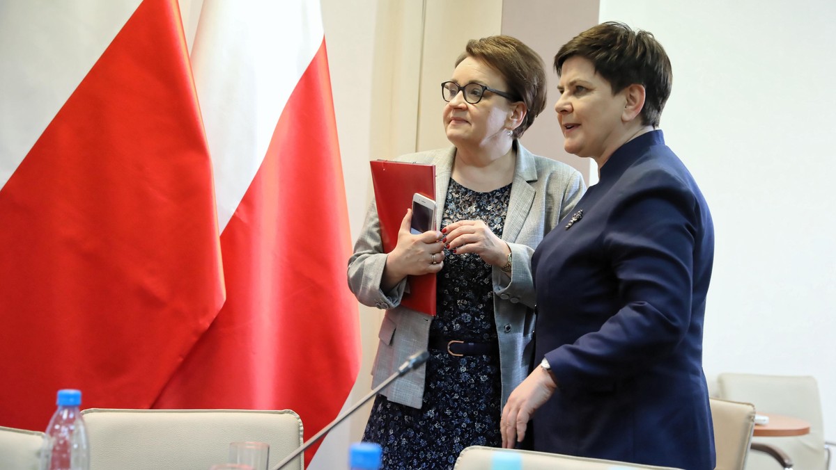 Beata Szydło i Anna Zalewska w Centrum Dialogu Społecznego, tuż przed rozmowami z nauczycielami 