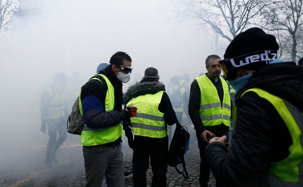 Kolejny protest "żółtych kamizelek" we Francji. Demonstranci ścierają się z siłami bezpieczeństwa
