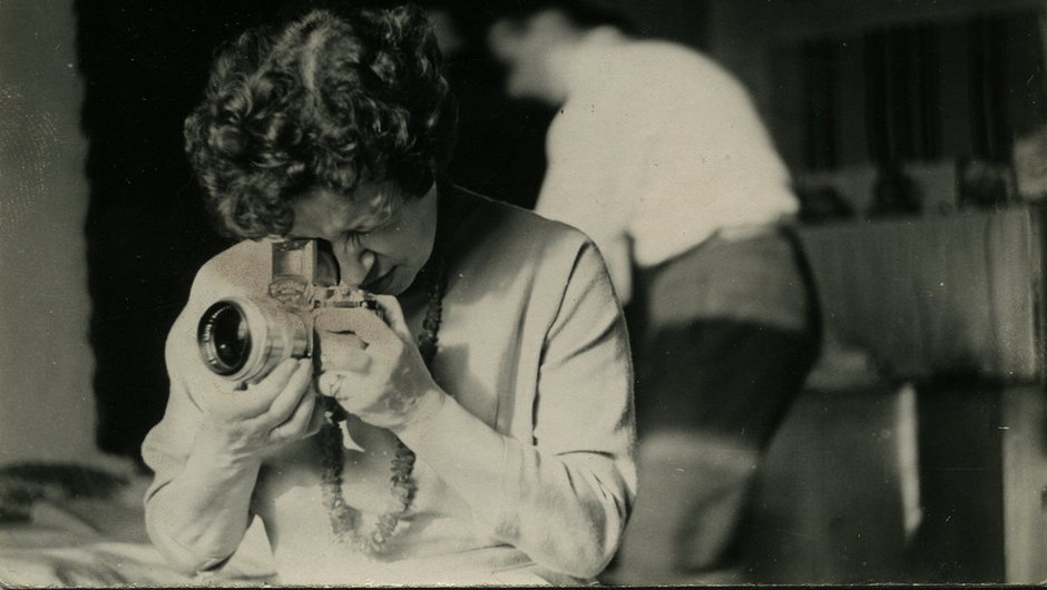Zofia Rydet w trakcie pracy (1950)