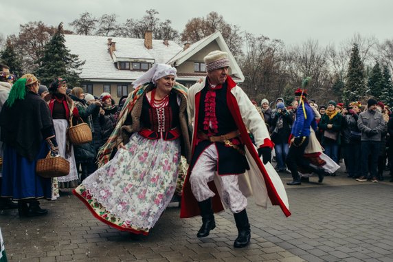 Uczestnicy korowodu poznawali weselne tradycje i pieśni