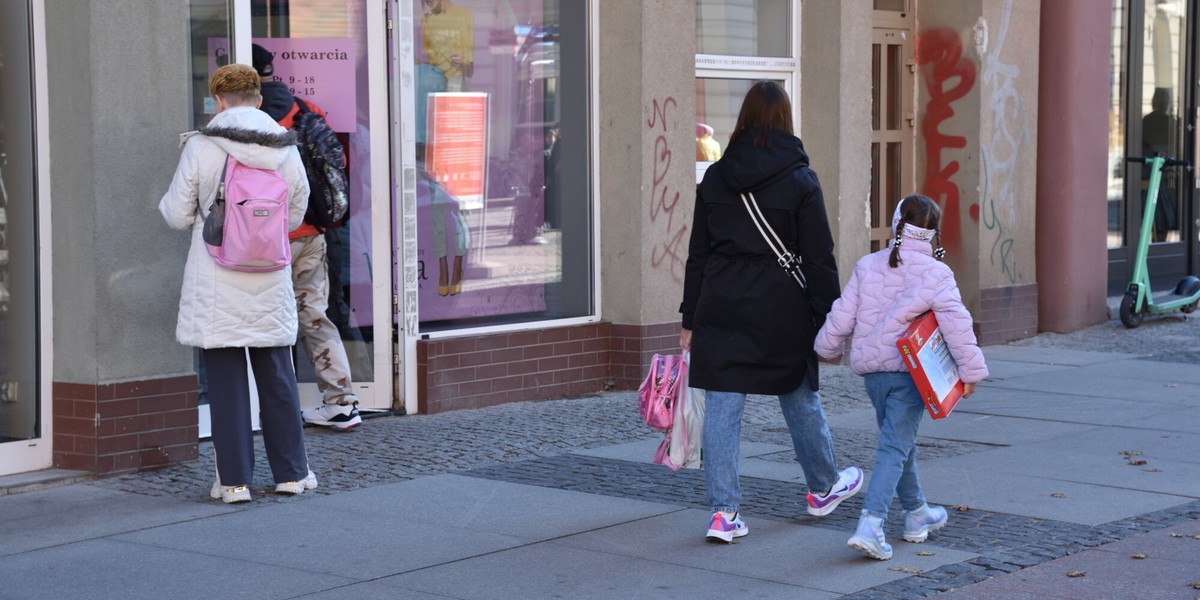 Liczba Polaków spada w gigantycznym tempie. Tylko w rok ubyło nas ponad 130 tys.