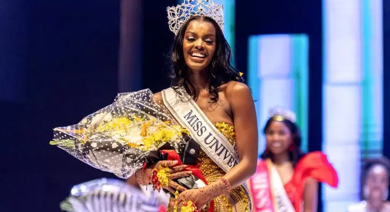 Miss Univers Nigeria, Chidimma Adetshina, prend la pose lors de son sacre, le 31 août 2024 à Lagos AFP Benson Ibeabuchi