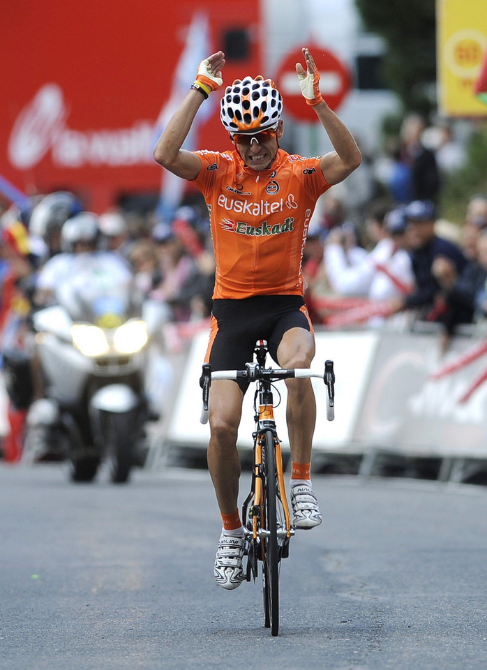 2010-09-08T160950Z_01_FOZ01_RTRIDSP_3_CYCLING-VUELTA.jpg