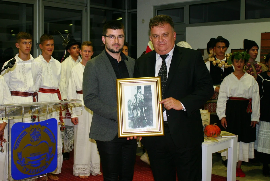 Priznanje Driniću od Opštine Gradiška