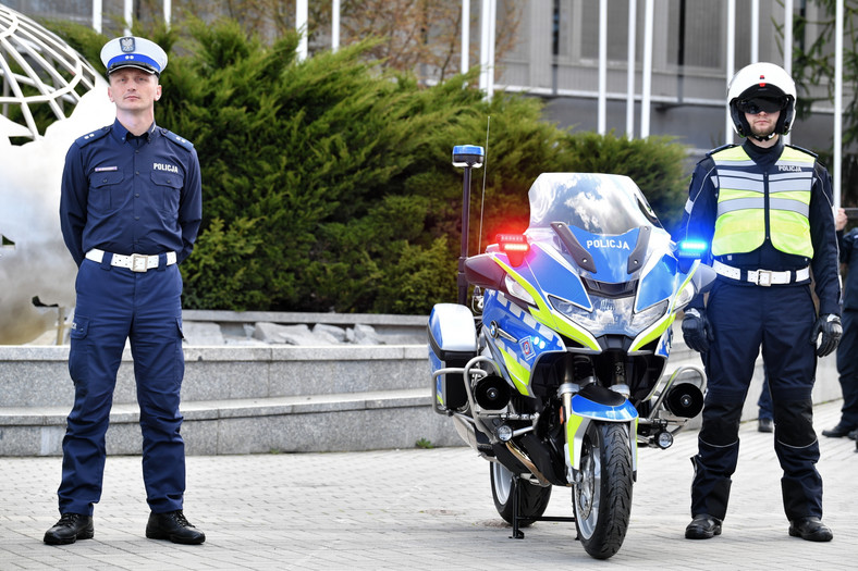 Nowe radiowozy i motocykle polskiej policji