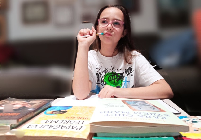 Natalija Otašević (10) iz Beograda osvojila je treće mesto na konkursu i dobila pametni sat