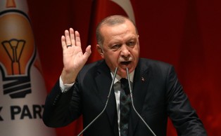 Erdogan szantażuje Europę "otwarciem bram": "Wyślemy do was 3,6 mln uchodźców"