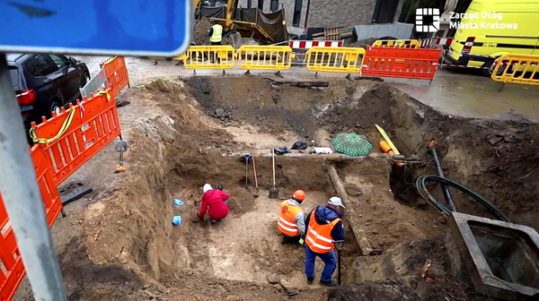 Podczas remontu ul. Królowej Jadwigi odkryto cmentarz.