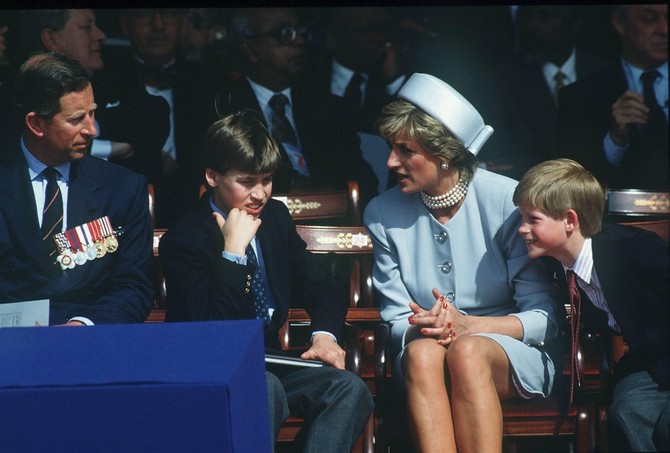 Princeza Dajana sa sinovima i princom Čarlsom 1995. godine u Londonu foto:  Photoshot/Avalon