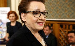 Zalewska: Podstawę programową podpiszę 14 lutego