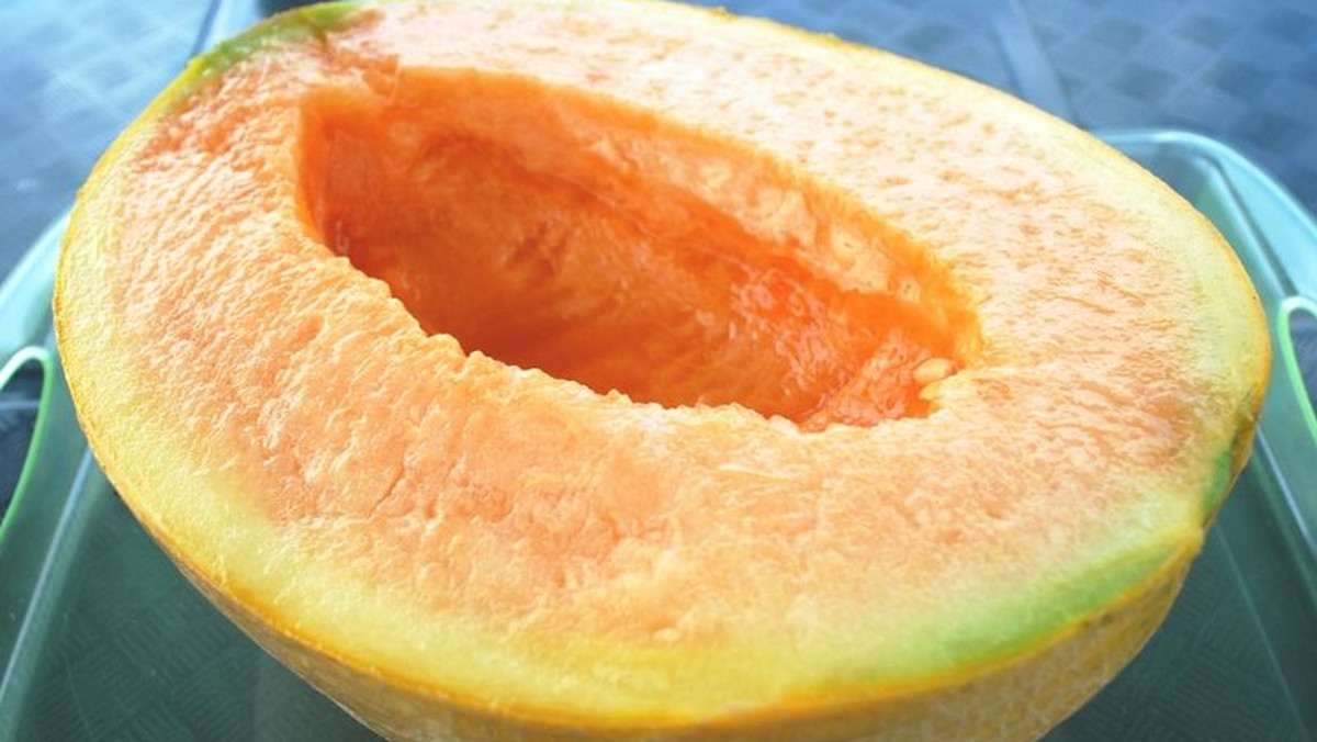 Za milion jenów (10 tys. euro) sprzedano na aukcji na wyspie Hokkaido dwa melony odmiany Yubari o pomarańczowym miąższu i złocistej skórce. Choć para owoców osiągnęła w czwartek wysoką cenę, nie dorównuje ona rekordowi sprzed czterech lat.