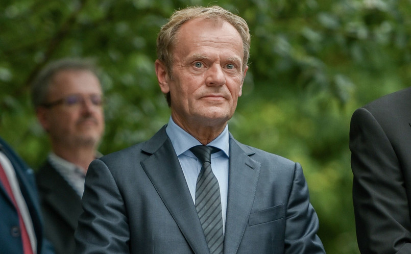 Tusk: Jest szczepionka, ale niemiecka, co teraz? Fogiel: To żałosne