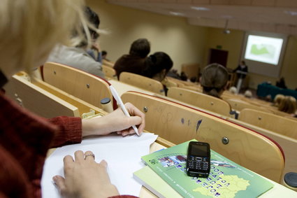 Notować ręcznie czy na laptopie? Naukowcy nie mają wątpliwości