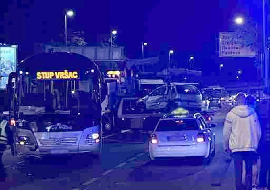 Sudar automobila i autobusa kod Pančevačkog mosta