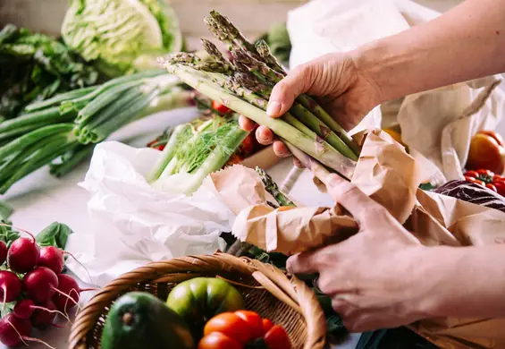 Dietę OMAD pokochały gwiazdy. To tylko jeden posiłek dziennie