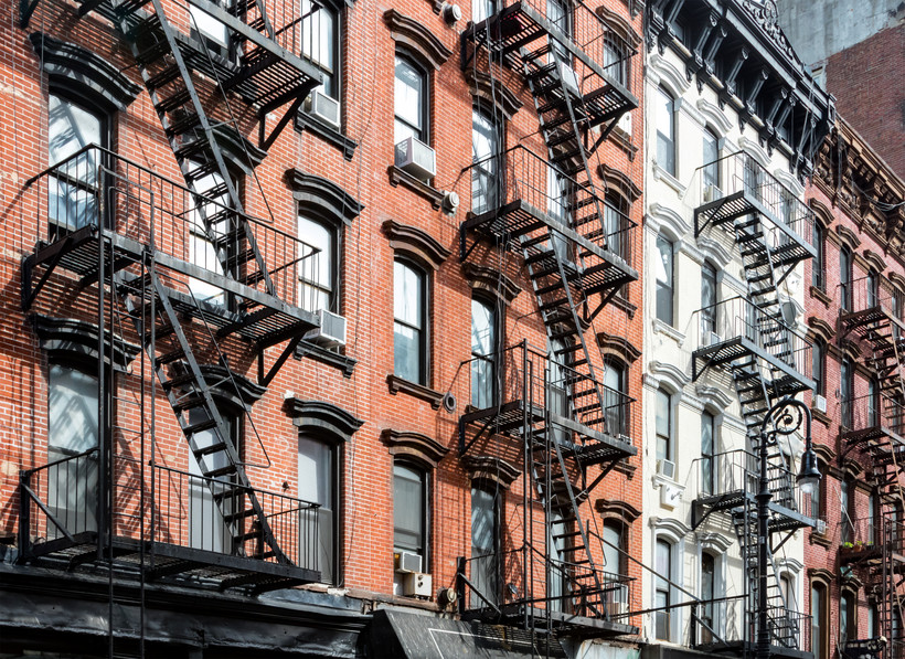 Historyczna zabudowa Lower East Side w Nowym Jorku