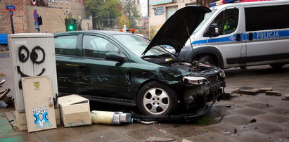 Wjechał na czerwonym. Staranowało go bmw