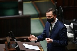 Kosiniak-Kamysz do Niedzielskiego: Pan przynajmniej pracuje, prezydent abdykował