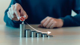 Dane z rynku pracy zwiększają szansę na obniżkę stóp procentowych. Ekonomiści wskazują możliwą datę
