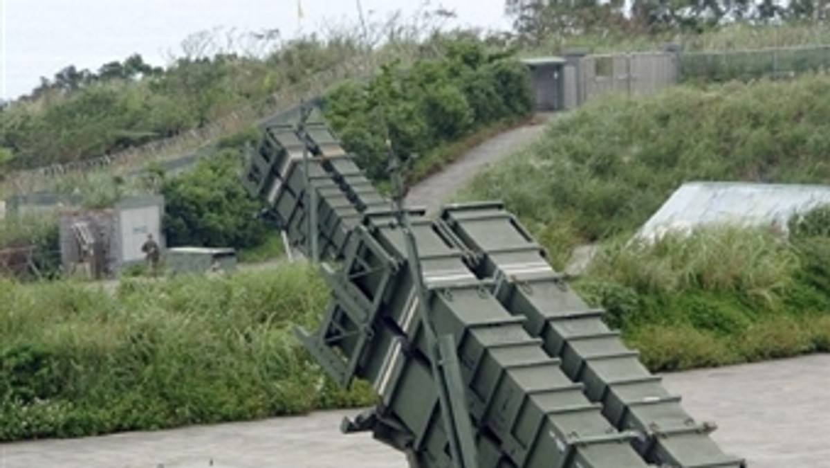 Rosja zareagowała spokojnie na polską zapowiedź przeniesienia lokalizacji planowanej amerykańskiej baterii obrony powietrznej Patriot z okolic Warszawy do bazy w pobliżu granicy z obwodem kaliningradzkim - pisze w piątek dziennik "Financial Times". Strona rosyjska zwraca uwagę, że amerykańskie Patrioty nie mogą zagrozić Rosji.