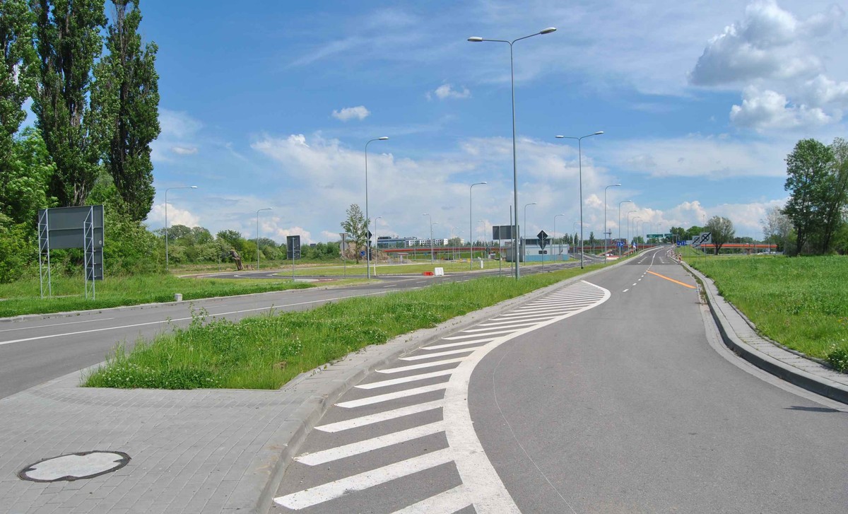 Opcję przekazania jezdni wprowadziła nowelizacja z 13 września 2013 r. o drogach publicznych (Dz.U. z 2015 r. poz. 870). Gminy mogły z niej skorzystać jedynie przez 90 dni od jej wejścia w życie noweli, czyli do 8 października 2014 r.