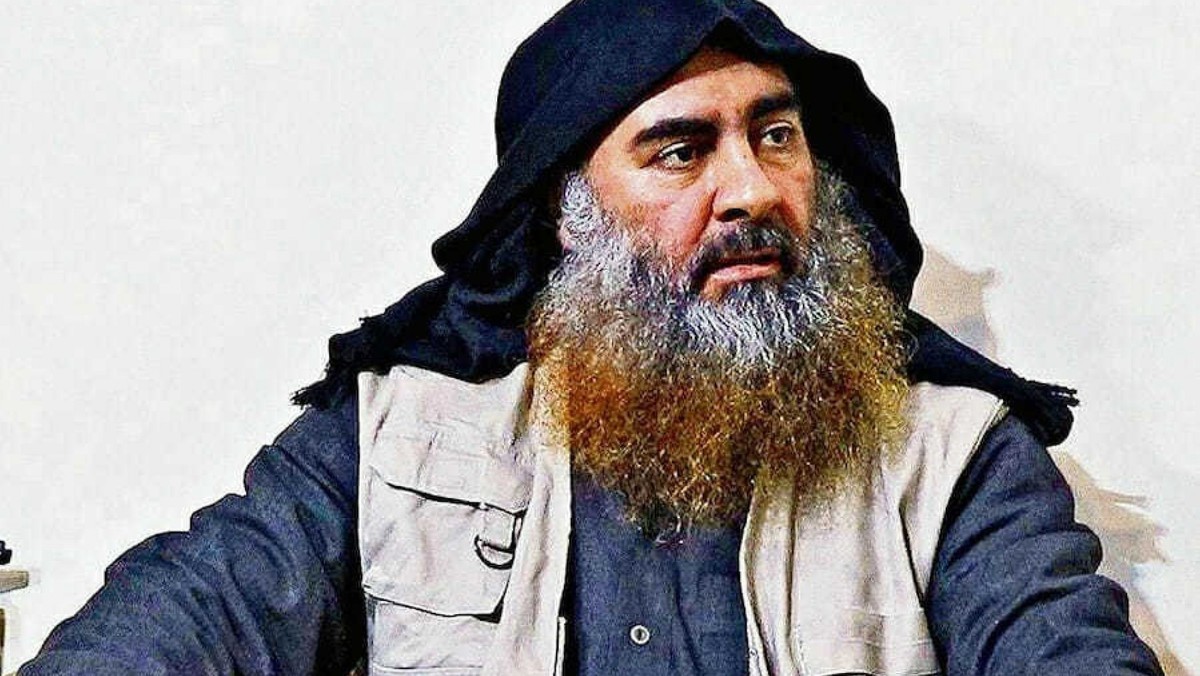 Abu Bakr al-Baghdadi był przywódcą terrorystów skupionych wokół organizacji nazywanej Państwem Islamskim w Iraku i Lewancie. Był też samozwańczym kalifem, czyli muzułmańskim przywódcą. W 2015 r. był jednym z kandydatów do tytułu Człowiek Roku amerykańskiego tygodnika „Time”. W październiku 2019 r. popełnił samobójstwo.