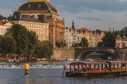 Polacy skorzystają na silnym złotym. Gdzie zagraniczna majówka będzie najtańsza?