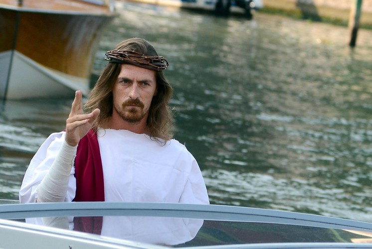 Przebrany za Jezusa performer promował 'Paddy Power'