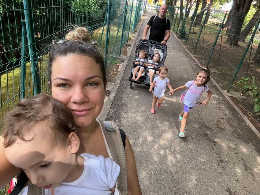 Desi se da zamanjka svega, ali ljubavi nikada ne manjka - poručuje majka pet devojčica