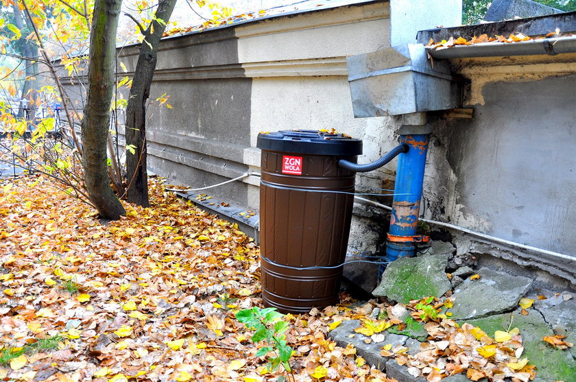 Na Woli łapią deszczówkę