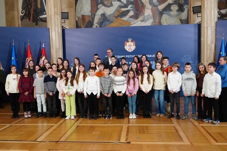 t-Sk9kpTURBXy9kZjRjMDNlMTAxMWZmYTdkZjA4MmNiNGY1ZjQyYTQ3Ni5qcGeRkwLNAcIA3gACoTAFoTEC "BROJNOSTI NA PROTESTIMA NEMA" Brnabić: Vučić je za praznike slao poruke ljubavi, a opozicija ga je napadala