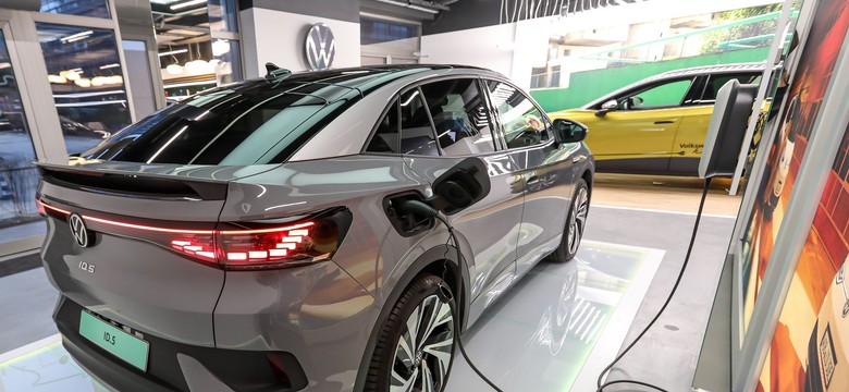 Ładowarka Volkswagena kusi nie tylko ceną. Montaż o 1400 zł tańszy