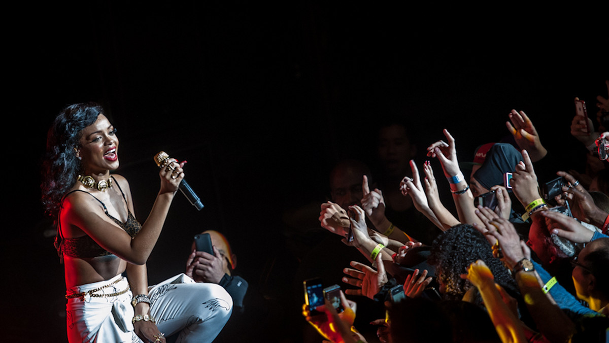 Rihanna prawdopodobnie już jest Polsce. Gwiazda najprawdopodobniej podczas ostatniego dnia Heineken Open'er obejrzy koncert swoich faworytów, Kings of Leon. Wokalistka zaśpiewa, 7 lipca w Gdyni. Będzie to specjalny koncert, dzień po zakończeniu festiwalu Open'er. Onet jest patronem festiwalu Open'er i koncertu Rihanny.