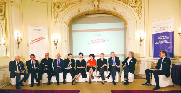 Od lewej: Olgierd Dziekoński, sekretarz stanu w Kancelarii Prezydenta, Tomasz Hanczarek, prezes zarządu Work Service, Maciej Grelowski, przewodniczący Rady Głównej Business Centre Club, Zbigniew Jagiełło, prezes PKO BP, Mariusz Haładyj, podsekretarz stanu w Ministerstwie Gospodarki, prof. Małgorzata Zaleska, członek Zarządu Narodowego Banku Polskiego, Bożena Lublińska-Kasprzak, prezes Polskiej Agencji Rozwoju Przedsiębiorczości, Henryka Bochniarz, prezydent Konfederacji Lewiatan, Andrzej Malinowski, prezes Pracodawców RP, Andrzej Mochoń, prezes Targów Kielce, Piotr Kraśko, TVP Info, prowadzący debatę WOJTEK GÓRSKI