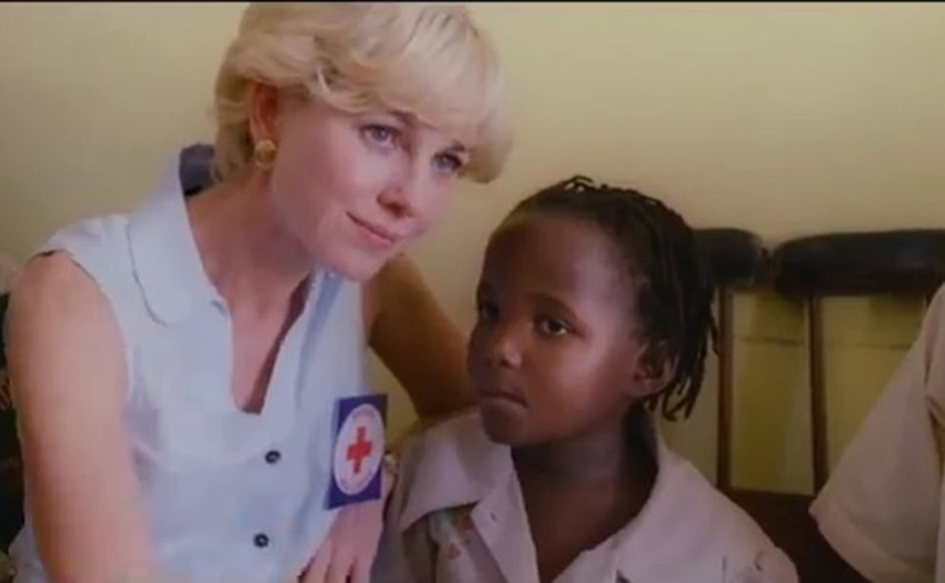 Naomi Vots kao princeza Dajana