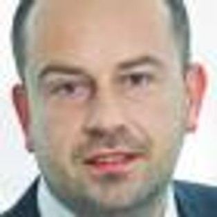 Firmy nie powinny na ślepo ciąć zatrudnienia