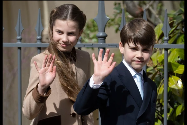 Kralj Čarls stigao u KAPELU SVETOG ĐORĐA, a kad je ugledao SVOJE UNUKE, odmah OVO URADIO: I načinom na koji je POZDRAVIO KEJT oduševio javnost 