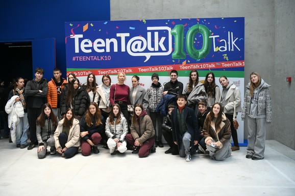 (VIDEO) DESETI TEEN TALK Kako su telefoni i algoritmi postali prvi savetnici mladih, kako započeti karijeru, zamke ChatGPT i još puno važnih tema na konferenciji za mlade