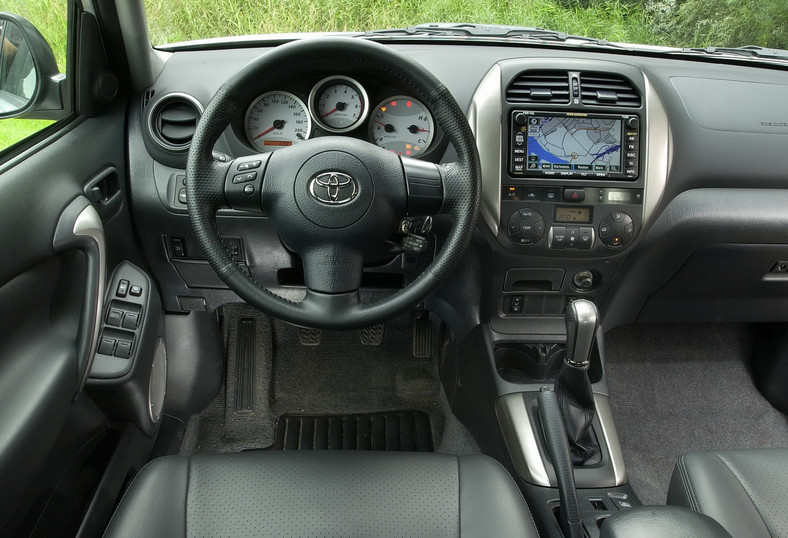 Toyota RAV4 II (2000-06) - od 15 000 zł 